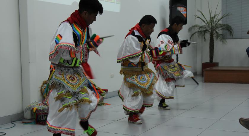 Presentación de la danza de tijeras a cargo de Qori Sisicha